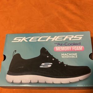 BNWT Skechers with Memory Foam & Machine Washable & best of all no tying laces❤️